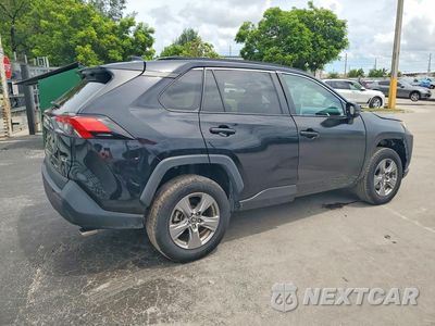 Trzecie zdjęcie samochodu z tyłu: 2024 TOYOTA RAV4 XLE VIN:2T3W1RFV4RW334314 - miniatura