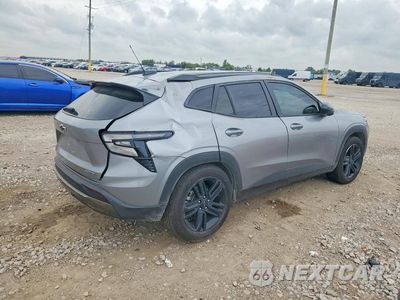 Trzecie zdjęcie samochodu z tyłu: 2026 CHEVROLET TRAX ACTIV VIN:KL77LKEP6TC018753 - miniatura