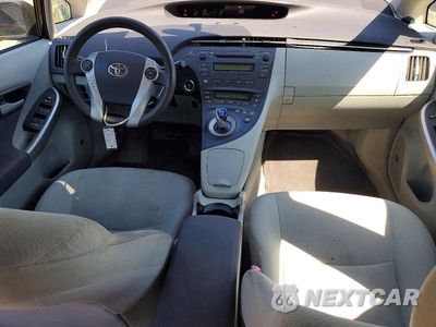 Zdjęcie 8 z 12 samochodu: 2010 TOYOTA PRIUS III VIN:JTDKN3DU8A0096731 - miniatura
