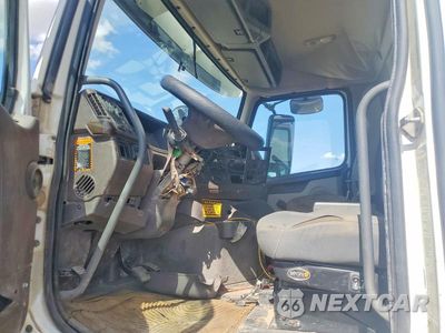 Zdjęcie 7 z 13 samochodu: 2016 VOLVO VHD ROLL-OFF CONTAINER TRUCK VIN:4V5KC9DF9GN966671 - miniatura