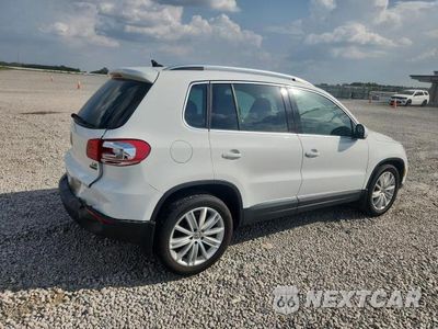 Trzecie zdjęcie samochodu z tyłu: 2016 VOLKSWAGEN TIGUAN S VIN:WVGBV7AX6GW546156 - miniatura