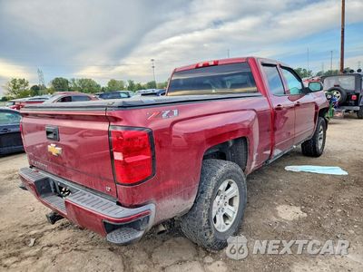 Trzecie zdjęcie samochodu z tyłu: 2018 CHEVROLET SILVERADO K1500 LT VIN:1GCVKREC1JZ236161 - miniatura