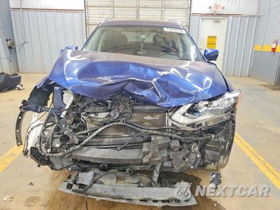 Piąte zdjęcie samochodu w środku: 2017 NISSAN ROGUE SV VIN:JN8AT2MTXHW147371 - miniatura