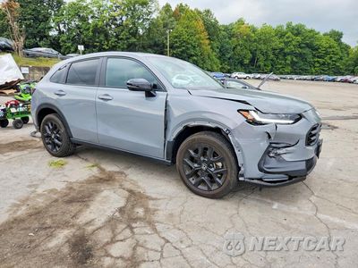Czwarte zdjęcie samochodu z boku: 2025 HONDA HR-V SPORT VIN:3CZRZ2H5XSM711367 - miniatura