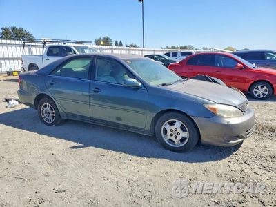 Czwarte zdjęcie samochodu z boku: 2002 TOYOTA CAMRY LE V6 VIN:4T1BF30K12U521052 - miniatura
