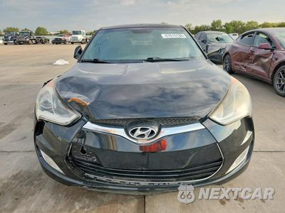 Piąte zdjęcie samochodu w środku: 2017 HYUNDAI VELOSTER VALUE EDITION VIN:KMHTC6AD5HU324554 - miniatura