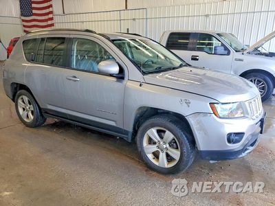 Czwarte zdjęcie samochodu z boku: 2015 JEEP COMPASS LATITUDE VIN:1C4NJDEB2FD151850 - miniatura