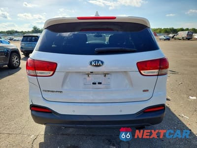 Zdjęcie 6 z 13 samochodu: 2016 KIA SORENTO LX VIN:5XYPG4A33GG080201 - miniatura