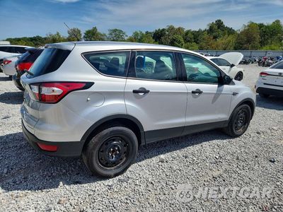 Trzecie zdjęcie samochodu z tyłu: 2018 FORD ESCAPE S VIN:1FMCU0F7XJUB39886 - miniatura