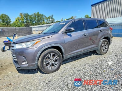 2019 TOYOTA HIGHLANDER LE PLUS 5TDZZRFH0KS361596 - główne zdjęcie licytacji z USA - miniatura
