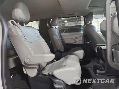 Zdjęcie 11 z 13 samochodu: 2026 TOYOTA SIENNA XLE 7-PASSENGER VIN:5TDYSKFC6TS267476 - miniatura