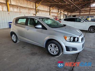 Czwarte zdjęcie samochodu z boku: 2012 CHEVROLET SONIC LT VIN:1G1JC6SH3C4172658 - miniatura