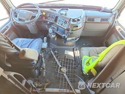 Zdjęcie 8 z 14 samochodu: 2015 VOLVO VNL - SEMI TRUCK VIN:4V4N99EH2FN910859 - miniatura