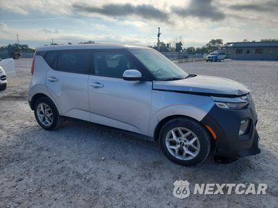 Czwarte zdjęcie samochodu z boku: 2020 KIA SOUL S VIN:KNDJ23AU1L7001493 - miniatura