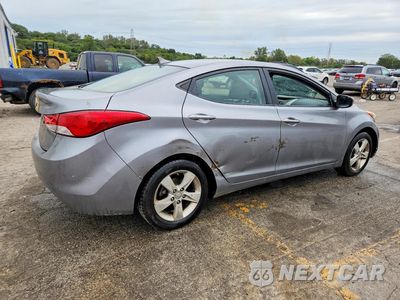 Trzecie zdjęcie samochodu z tyłu: 2013 HYUNDAI ELANTRA GLS VIN:KMHDH4AE0DU719903 - miniatura