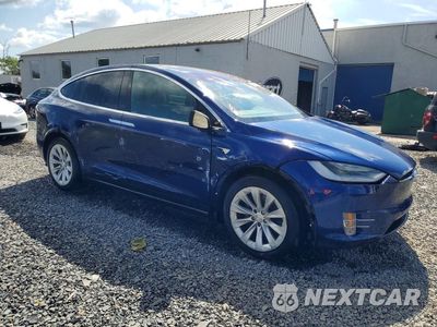 Czwarte zdjęcie samochodu z boku: 2020 TESLA MODEL X VIN:5YJXCBE23LF231072 - miniatura