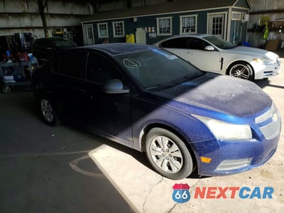 Czwarte zdjęcie samochodu z boku: 2013 CHEVROLET CRUZE LS VIN:1G1PA5SH0D7183711 - miniatura