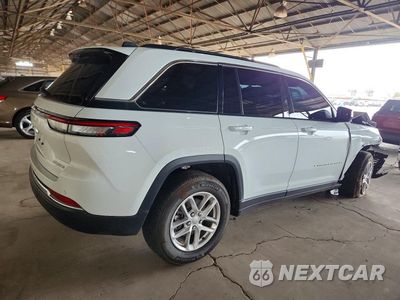Trzecie zdjęcie samochodu z tyłu: 2025 JEEP GRAND CHEROKEE LAREDO VIN:1C4RJHAG2S8798679 - miniatura