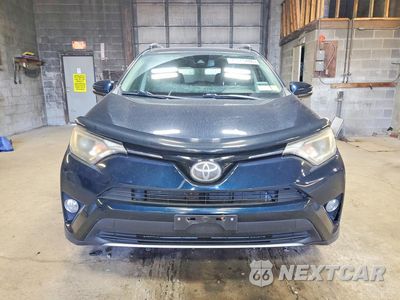 Piąte zdjęcie samochodu w środku: 2017 TOYOTA RAV4 XLE VIN:2T3RFREV9HW654923 - miniatura