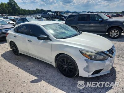 Czwarte zdjęcie samochodu z boku: 2017 NISSAN ALTIMA 2.5 SR VIN:1N4AL3APXHC246661 - miniatura