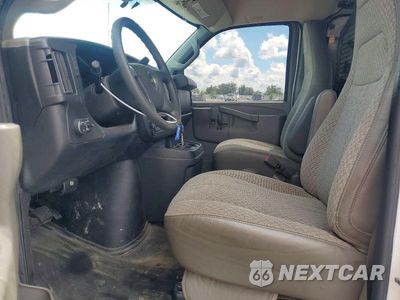 Zdjęcie 7 z 13 samochodu: 2017 CHEVROLET EXPRESS G2500 VIN:1GCWGAFF0H1346630 - miniatura