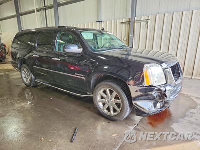 Czwarte zdjęcie samochodu z boku: 2014 GMC YUKON XL DENALI VIN:1GKS2MEF9ER105182 - miniatura