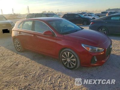 Czwarte zdjęcie samochodu z boku: 2018 HYUNDAI ELANTRA GT BASE VIN:KMHH35LE8JU067336 - miniatura
