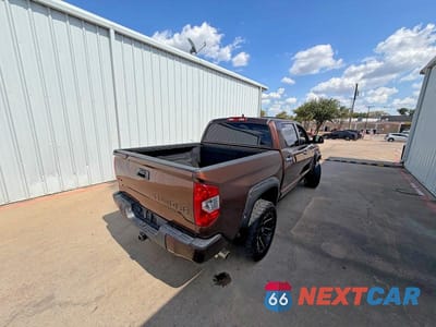 Czwarte zdjęcie samochodu z boku: 2014 TOYOTA TUNDRA CREWMAX PLATINUM VIN:5TFAW5F13EX406028 - miniatura