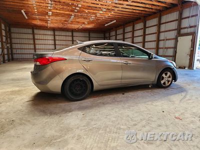 Trzecie zdjęcie samochodu z tyłu: 2013 HYUNDAI ELANTRA GLS VIN:5NPDH4AE4DH259076 - miniatura