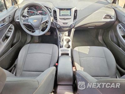 Zdjęcie 8 z 12 samochodu: 2018 CHEVROLET CRUZE LS VIN:1G1BC5SM1J7219712 - miniatura