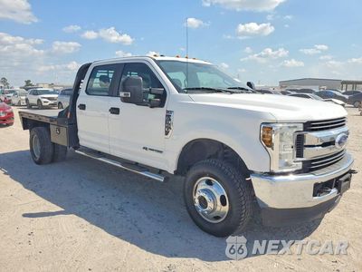 Czwarte zdjęcie samochodu z boku: 2019 FORD F350 SUPER DUTY VIN:1FT8W3DT6KEG85635 - miniatura