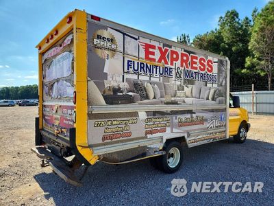 Trzecie zdjęcie samochodu z tyłu: 2006 GMC SAVANA BOX TRUCK VIN:1GDHG31U361902853 - miniatura