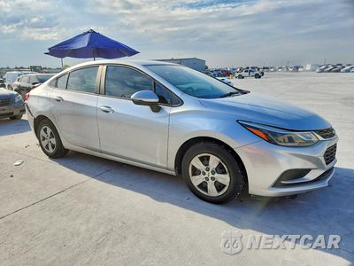 Czwarte zdjęcie samochodu z boku: 2018 CHEVROLET CRUZE LS VIN:1G1BC5SM7J7120117 - miniatura