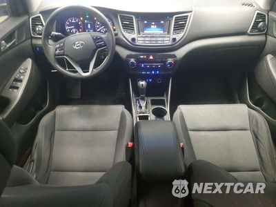 Zdjęcie 8 z 13 samochodu: 2017 HYUNDAI TUCSON SE VIN:KM8J23A46HU545850 - miniatura