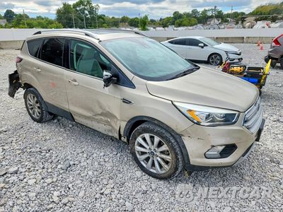 Czwarte zdjęcie samochodu z boku: 2018 FORD ESCAPE TITANIUM VIN:1FMCU9J90JUA20581 - miniatura