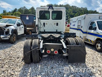 Zdjęcie 6 z 12 samochodu: 2014 FREIGHTLINER CASCADIA SEMI TRUCK VIN:1FUBGAD48ELFB1671 - miniatura