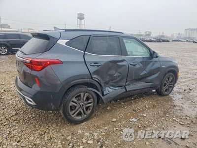 Trzecie zdjęcie samochodu z tyłu: 2021 KIA SELTOS S VIN:KNDEUCAA2M7115991 - miniatura