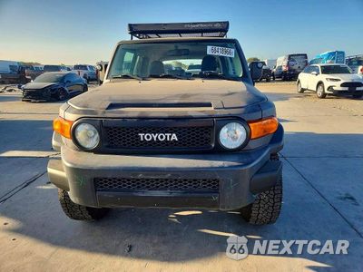 Piąte zdjęcie samochodu w środku: 2010 TOYOTA FJ CRUISER BASE VIN:JTEZU4BF3AK010611 - miniatura