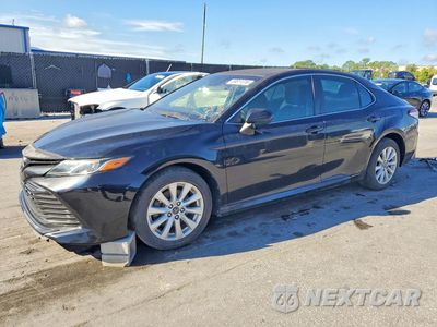 2018 TOYOTA CAMRY LE 4T1B11HK0JU068080 - główne zdjęcie licytacji z USA - miniatura