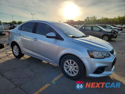 Czwarte zdjęcie samochodu z boku: 2017 CHEVROLET SONIC LT VIN:1G1JD5SBXH4122947 - miniatura