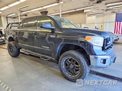 Czwarte zdjęcie samochodu z boku: 2017 TOYOTA TUNDRA SR5 VIN:5TFDY5F13HX604183 - miniatura