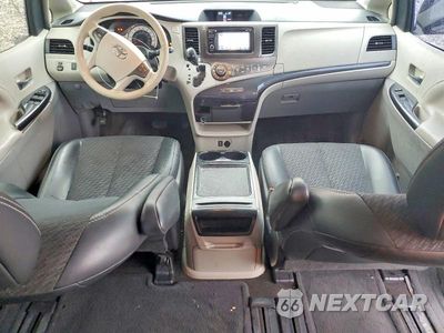Zdjęcie 8 z 13 samochodu: 2014 TOYOTA SIENNA SPORT VIN:5TDXK3DC9ES427504 - miniatura