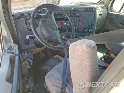 Zdjęcie 8 z 13 samochodu: 2016 FREIGHTLINER CASCADIA 125 VIN:3AKBGDD57GSGU9465 - miniatura
