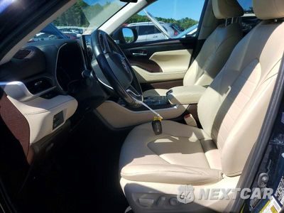 Zdjęcie 7 z 13 samochodu: 2021 TOYOTA HIGHLANDER XLE VIN:5TDGZRBH5MS072083 - miniatura