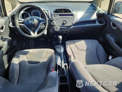 Zdjęcie 8 z 13 samochodu: 2013 HONDA FIT VIN:JHMGE8H35DC061411 - miniatura