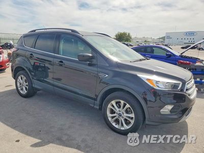 Czwarte zdjęcie samochodu z boku: 2018 FORD ESCAPE SE VIN:1FMCU9GDXJUC57963 - miniatura
