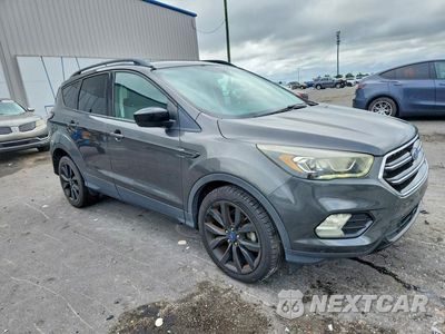 Czwarte zdjęcie samochodu z boku: 2018 FORD ESCAPE SE VIN:1FMCU0GD5JUA96126 - miniatura