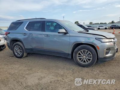 Czwarte zdjęcie samochodu z boku: 2023 CHEVROLET TRAVERSE LT VIN:1GNEVGKW0PJ204939 - miniatura