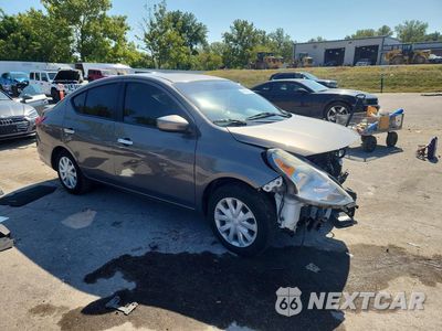 Czwarte zdjęcie samochodu z boku: 2017 NISSAN VERSA 1.6 SV VIN:3N1CN7AP6HL802640 - miniatura