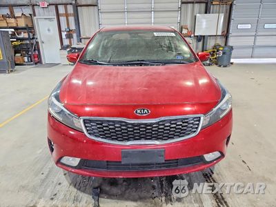Piąte zdjęcie samochodu w środku: 2017 KIA FORTE S VIN:3KPFL4A76HE098460 - miniatura